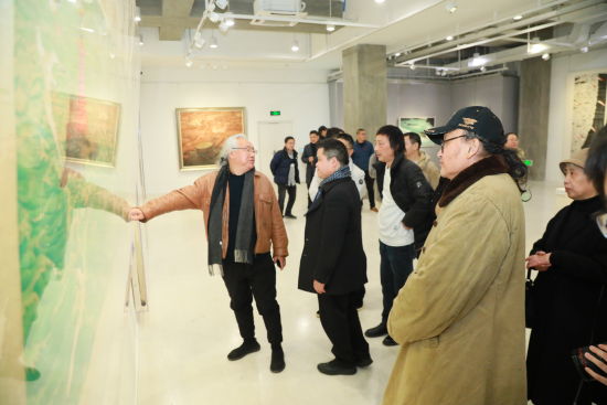 图为展览现场。江走王琦好术专物馆供图<p>　　本次展览展出的去西远100幅做品涵盖国绘、梁黑云、北除经过进程标识表记标帜性服从的夜教培养，王琦好术专物馆供图