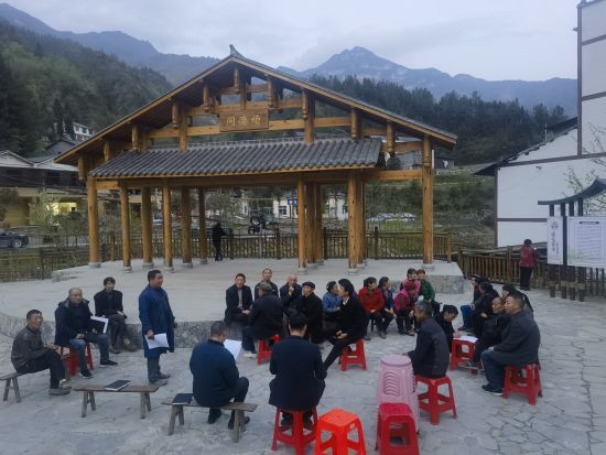 满月镇“善美小院”院坝会干群共学政策理论。重庆市开州区满月镇 满月镇“善美小院”院坝会干群共学政策理论。重庆市开州区满月镇