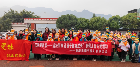 图为捐资助学活动现场。受访者供图 图为捐资助学活动现场。受访者供图