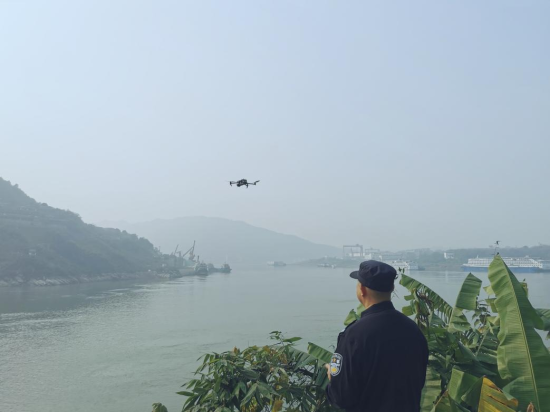 网联无人机低空飞行。重庆移动供图 网联无人机低空飞行。重庆移动供图