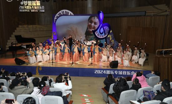 ͼΪ��ֳ����а췽��ͼ