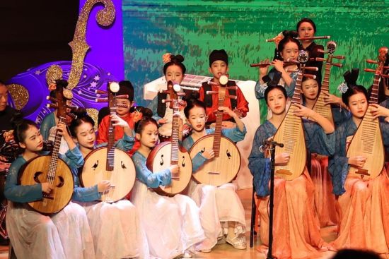 ͼΪ�����ǵ�̨���ݡ��а췽��ͼ