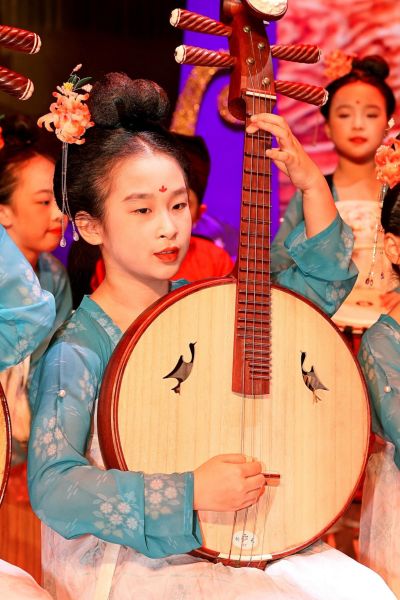 ͼΪ�����ǵ�̨���ݡ��а췽��ͼ