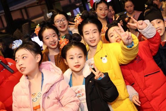 ͼΪ�ݳ��ֳ�����������������а췽��ͼ