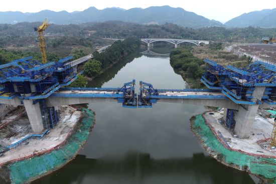 图为施工现场。 中建三局供图 图为施工现场。 中建三局供图