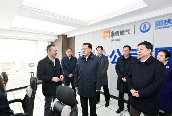 2月10日,在重庆燃气集团南岸分公司,市委书记袁家军,市委副书记、市长胡衡华检查燃气保供和安全措施落实情况。记者 苏思 2月10日,在重庆燃气集团南岸分公司,市委书记袁家军,市委副书记、市长胡衡华检查燃气保供和安全措施落实情况。记者 苏思