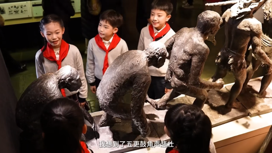 图为两江新区2024年春季学期开学第一课暨“行走的思政课”上线开课。课程截图 图为两江新区2024年春季学期开学第一课暨“行走的思政课”上线开课。课程截图