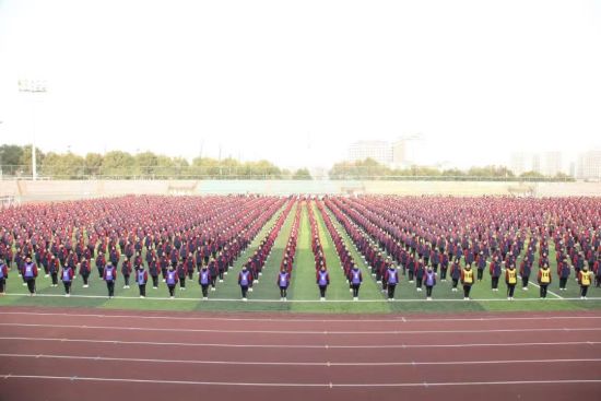 重庆市渝北中学校举行“青春正逢盛世 奋斗创造未来”开学典礼