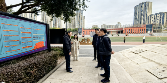 图为两江新区安委办督查组检查校园消防安全整改落实情况。两江新区应急管理局供图 图为两江新区安委办督查组检查校园消防安全整改落实情况。两江新区应急管理局供图