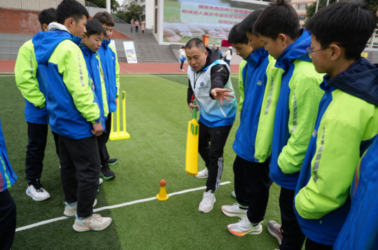 板球运动走进重庆市渝北区实验中学校