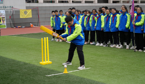 板球运动走进重庆市渝北区实验中学校
