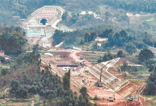 ͼΪ2��27�գ��������߸���ʩ���ֳ����������ڼӽ���ҵ�� ���� ��