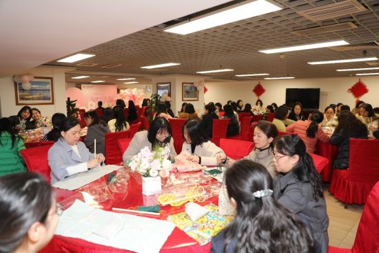 图为建行重庆市分行在全辖开展“新时代·新征程·新女性”主题系列庆祝活动。建行重庆市分行供图 图为建行重庆市分行在全辖开展“新时代·新征程·新女性”主题系列庆祝活动。建行重庆市分行供图
