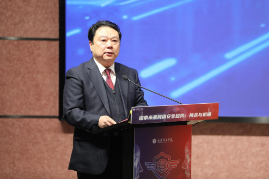 重庆市綦江区人大常委会主任母明江致辞。重庆移通学院供图 重庆市綦江区人大常委会主任母明江致辞。重庆移通学院供图