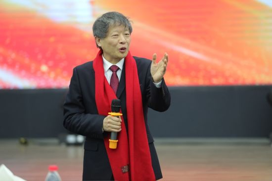 图为超声医学工程国家重点实验室主任王智彪教授作总结发言。肖江川 摄 图为超声医学工程国家重点实验室主任王智彪教授作总结发言。肖江川 摄