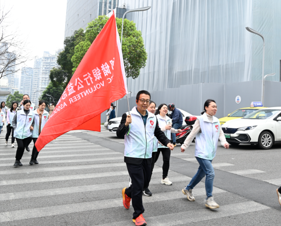 图为邮储银行重庆分行健步走进江北嘴金融城。邮储银行重庆分行供图 图为邮储银行重庆分行健步走进江北嘴金融城。邮储银行重庆分行供图