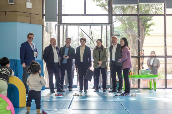 图为重庆市人大教科文卫委一行调研诺林巴蜀。诺林巴蜀供图 图为重庆市人大教科文卫委一行调研诺林巴蜀。诺林巴蜀供图