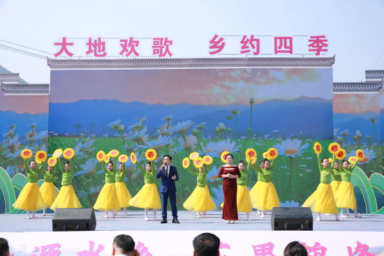 活动主办方供图奉节县委常委,县委宣传部部长韩璐璘宣布活动开幕.