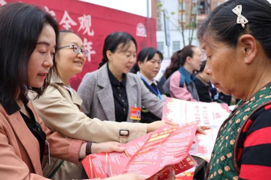 ͼΪ������ֳ������ҽֵ� ��ͼ