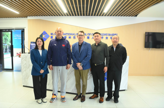 平台拳击运动事务总干事特别助理、国家女子拳击队原教练、重庆女子拳击队原主教练张旭光一行调研重庆市诺林巴蜀外籍人员子女学校。学校供图 平台拳击运动事务总干事特别助理、国家女子拳击队原教练、重庆女子拳击队原主教练张旭光一行调研重庆市诺林巴蜀外籍人员子女学校。学校供图