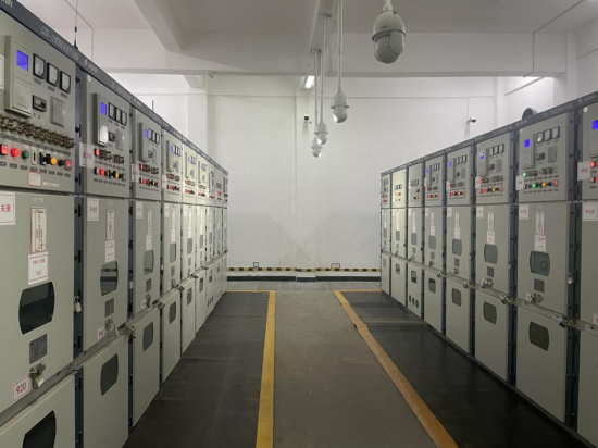 图为国网北碚供电公司山语城开闭所智能站房建设全景。陈雨晴 摄 图为国网北碚供电公司山语城开闭所智能站房建设全景。陈雨晴 摄