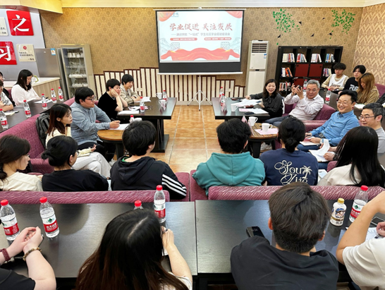图为座谈会现场。重庆工商大学通识学院供图 图为座谈会现场。重庆工商大学通识学院供图