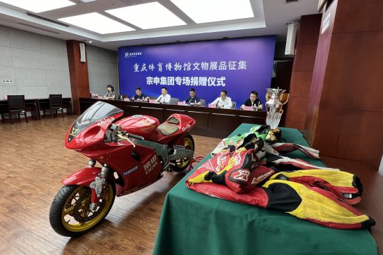 图为捐赠仪式现场。肖江川 摄 图为捐赠仪式现场。肖江川 摄