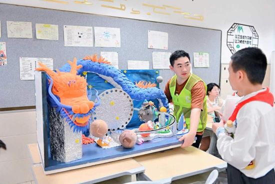 ͼΪ�ڰ˽��������������ѧ���������ܾ����ֳ������췽��ͼ