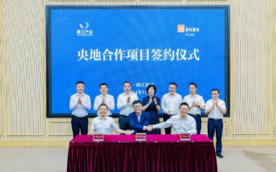 图为签约仪式现场。黄维正 摄 图为签约仪式现场。黄维正 摄