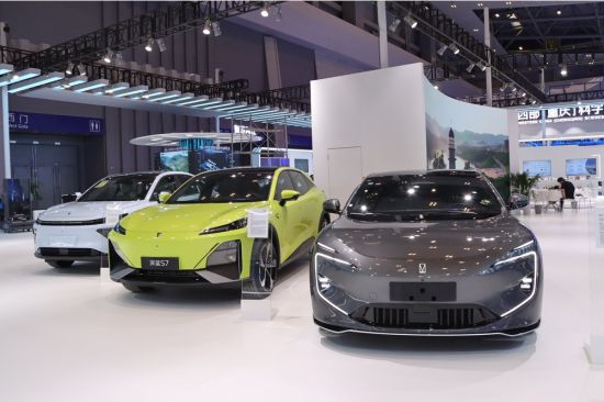 图为“两江造”新能源汽车。 刘溪涵 摄 图为“两江造”新能源汽车。 刘溪涵 摄
