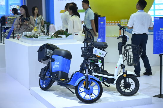 图为西洽会潼南展馆展陈的氢动力电动车。张旭 摄 图为西洽会潼南展馆展陈的氢动力电动车。张旭 摄