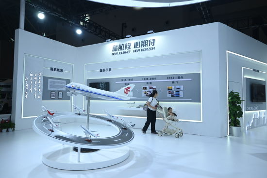 图为第六届西洽会中国国航展厅。张旭 摄 图为第六届西洽会中国国航展厅。张旭 摄