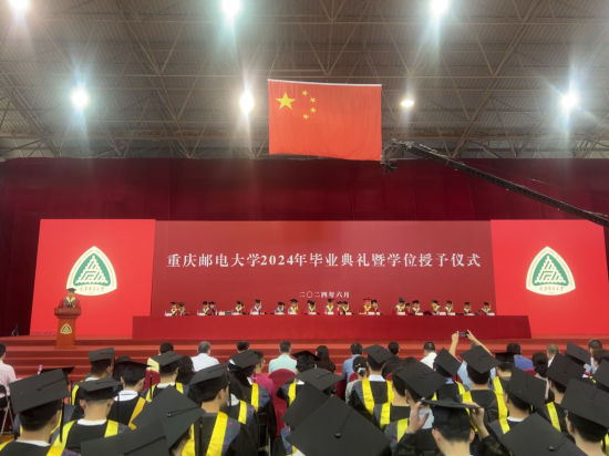 图为毕业典礼现场。贾楠 摄 图为毕业典礼现场。贾楠 摄
