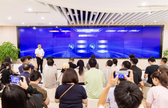图为重庆电力交易中心员工应用动画展示模拟各类交易过程。重庆电力交易中心供图 图为重庆电力交易中心员工应用动画展示模拟各类交易过程。重庆电力交易中心供图