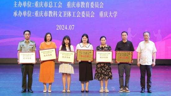 图为颁奖现场。中新网记者周毅摄 图为颁奖现场。中新网记者周毅摄