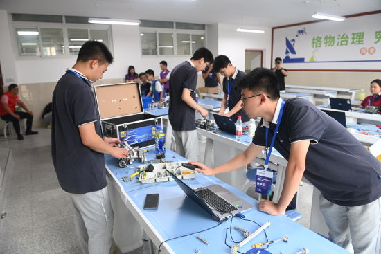 图为比赛现场。郑宇摄 图为比赛现场。郑宇摄