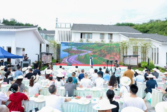 图为开幕式文艺表演。崔燕 摄 图为开幕式文艺表演。崔燕 摄