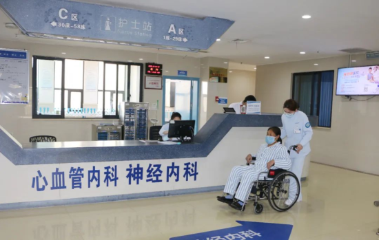图为重庆合川宏仁医院提供陪诊陪检服务。受访单位供图 图为重庆合川宏仁医院提供陪诊陪检服务。受访单位供图