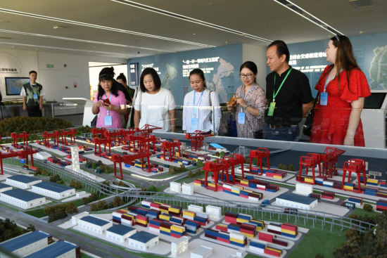 ͼΪ����ý��������������������Ŧ԰��չ���ιۡ����������� ���� ��