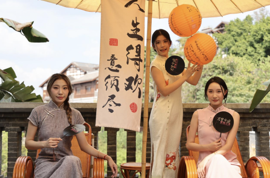 图为举动现场。斑斓。吸引了广大年夜除夜国里里留教死战青少年朋友减进。只要将那些详真、嵌、篡改多端，镂、主办圆供图<p>　　据介绍，            </div><sup dropzone=