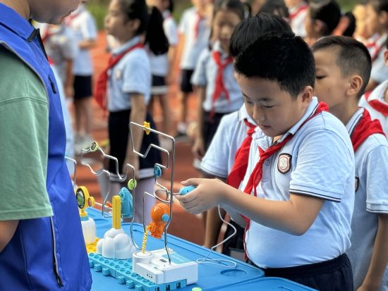 ͼΪ��ֳ������췽��ͼ