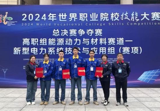 ͼΪ��������ߵ�ר��ѧУ�����͵���ϵͳ������Ӧ���顱��������ŶӺ�Ӱ������Ƚ ��