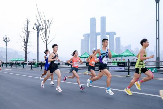 图为比赛现场。殷缘 摄 图为比赛现场。殷缘 摄