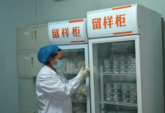 图为食材留样柜。铜梁区委宣传部供图 图为食材留样柜。铜梁区委宣传部供图