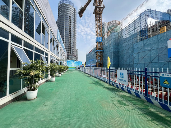 图为中環万象城施工现场。中建三局 供图 图为中環万象城施工现场。中建三局 供图