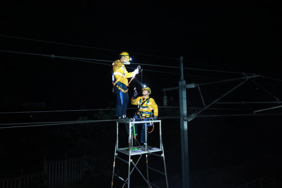 图为检修现场。黄茂程 摄 图为检修现场。黄茂程 摄