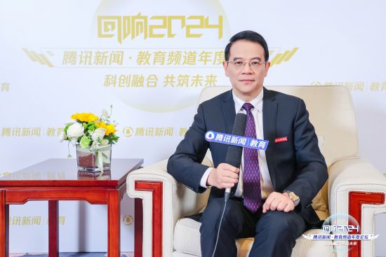 图为重庆对外经贸学院执行校长董志接受媒体采访。重庆对外经贸学院供图 图为重庆对外经贸学院执行校长董志接受媒体采访。重庆对外经贸学院供图