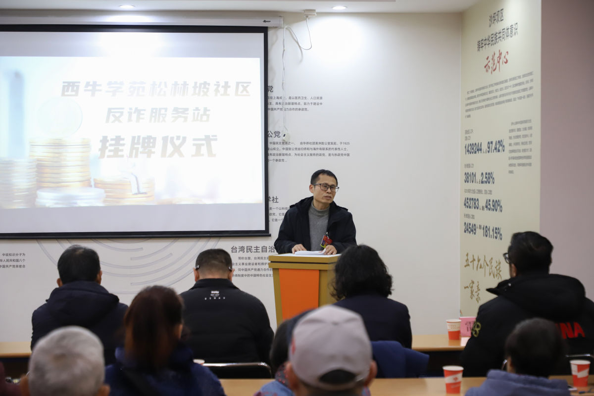 图为沙坪坝区人大代表、中国致公党党员、重庆大学经济与工商管理学院曾建光教授发言。活动主办方供图 图为沙坪坝区人大代表、中国致公党党员、重庆大学经济与工商管理学院曾建光教授发言。活动主办方供图