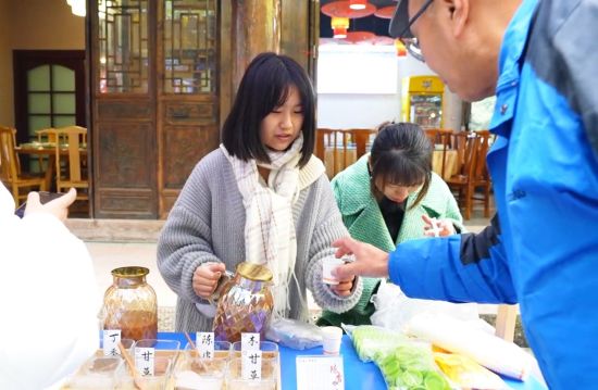图为活动现场。南川区中医医院供图 图为活动现场。南川区中医医院供图