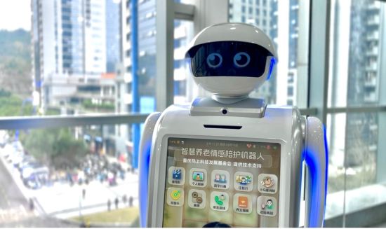 图为智慧养老情感陪护机器人。 罗胡鑫 摄 图为智慧养老情感陪护机器人。 罗胡鑫 摄